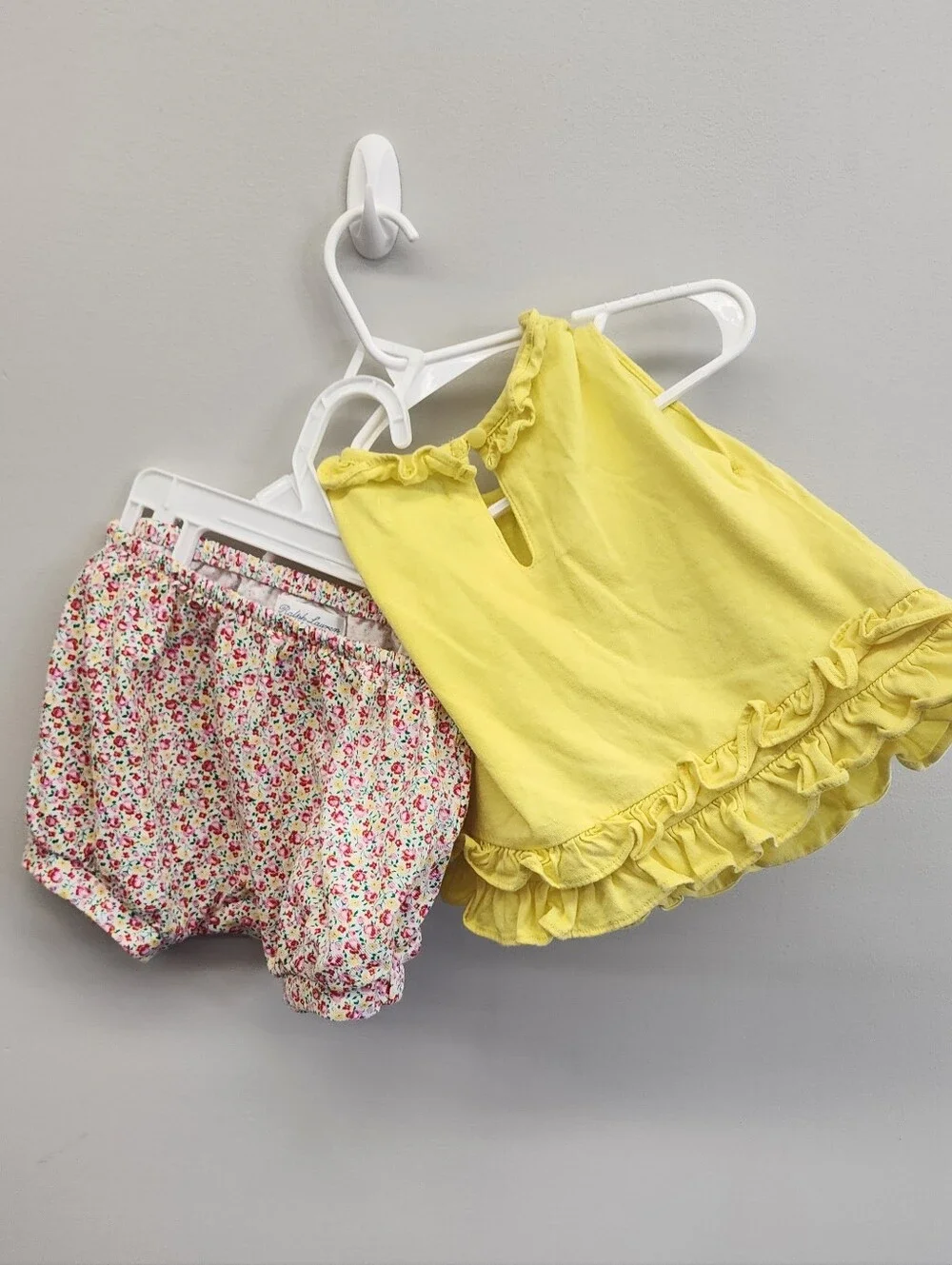 Ralph Lauren Baby Girl 2-Piece Set Yellow Ruffle Top Floral Bloomers 3M